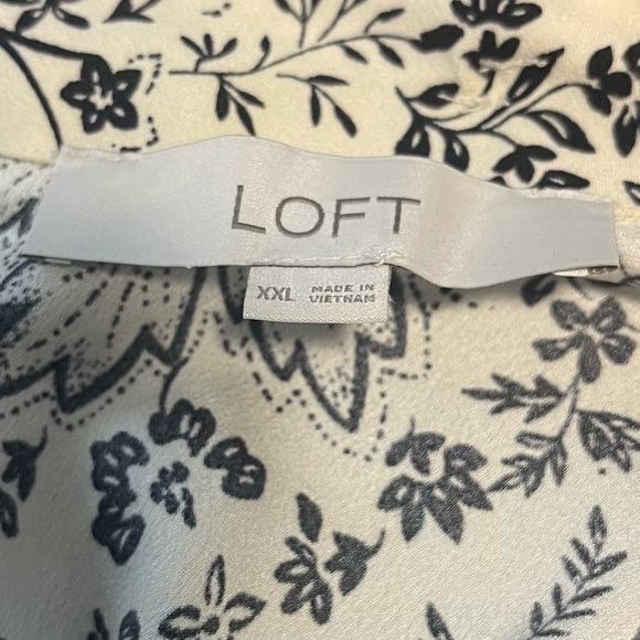 LOFT Blouse Size XXL Cream and Black Floral, Long Sleeves, High Collar, Tie-Back - Picture 5 of 5